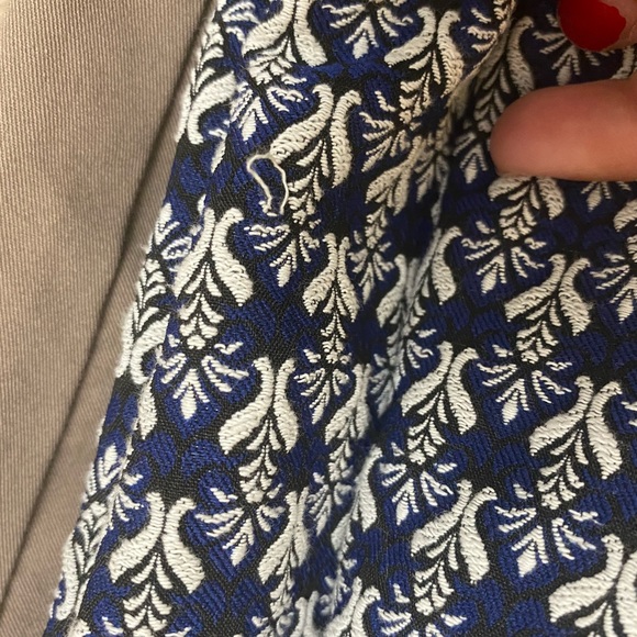 J. MCLAUGHLIN navy, black, and white flat front skinny printed pants size 2 - Picture 5 of 6